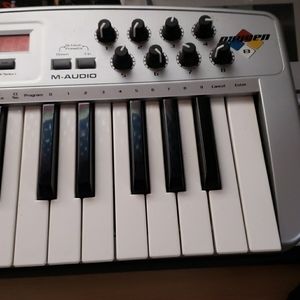 MIDI KEYBOARD